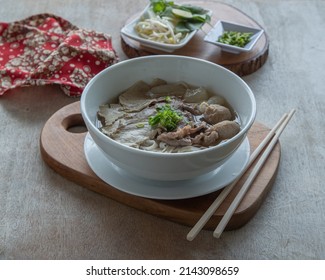 Pho Is A Beef Noodle Dish From Vietnam. This Food Comes From Hanoi.
The Noodles And Bean Sprouts Are Placed In A Bowl, On Top Of Which Are Sliced ​​chicken Or Thin Slices Of Beef