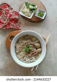 Pho Is A Beef Noodle Dish From Vietnam. This Food Comes From Hanoi.
The Noodles And Bean Sprouts Are Placed In A Bowl, On Top Of Which Are Sliced ​​chicken Or Thin Slices Of Beef