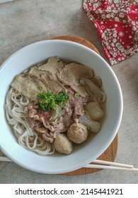 Pho Is A Beef Noodle Dish From Vietnam. This Food Comes From Hanoi.
The Noodles And Bean Sprouts Are Placed In A Bowl, On Top Of Which Are Sliced ​​chicken Or Thin Slices Of Beef