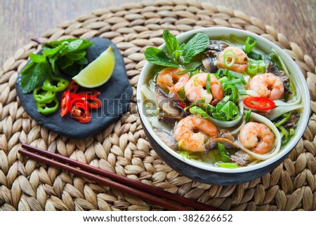  Pho Thom Yum vietnamese soup with king prawns fresh spring onions, lime mint and chilies.