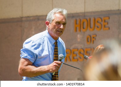 PHOENIX, ARIZONA – MAY 18, 2019: Robert F Kennedy Jr. And Sign Language Interpreter At The Arizona March For Medical Freedom At The State Capitol Building. Rally To Protect Medical Rights.