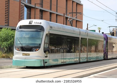 Phoenix, Arizona, USA - May 22, 2022: Valley Metro Light Rail Is One Of The Major Light Rail In Pheonix. The Light Rail Line From Mesa And Tempe To Phoenix, Westbound To 19th Ave.