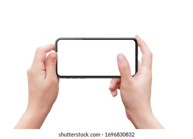 Phohe verspottet in den Händen der Frau. Horizontale Position. Konzept der Kamera oder App-Nutzung mit Finger auf dem Bildschirm. Einziger Hintergrund