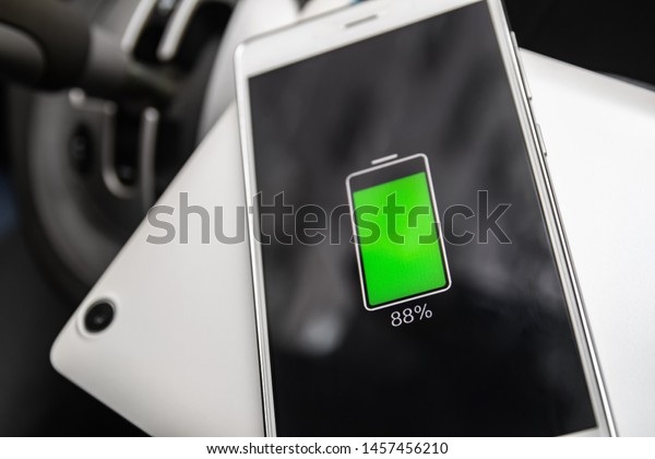 Phone battery wireless\
charge sharing technology. Wireless charge sharing smartphone,\
tablet in the car