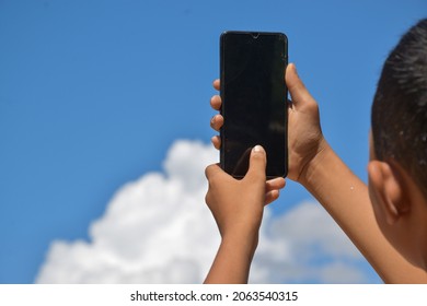 A Phone With Unlimited Communication With A Lot Of Communication And Storage Is Like The Vast Sky.