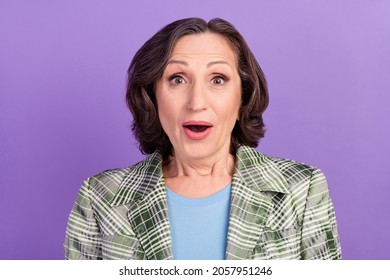 Photo Amazed Shocked Happy Old Happy Woman Reaction Face Garage Sale Isolated On Purple Color Background