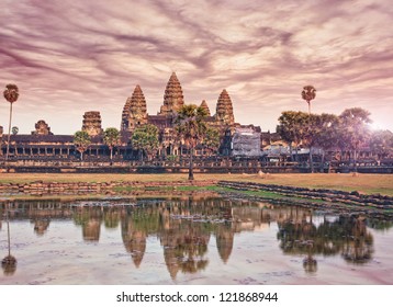  Photo Angkor Wat Sunset - Ancient Khmer Temple In Cambodia. UNESCO World Heritage Site