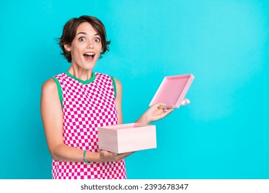 Photo of astonished funky young woman brown bob hair open her iphone box surprise for valentine day isolated on aquamarine color background