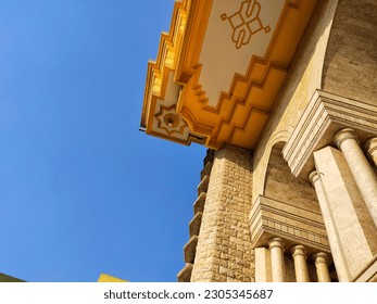 photo of the beautiful building of the grand mosque corner pillar suitable for Islamic theme background,holiday,traveling,tourism,religious