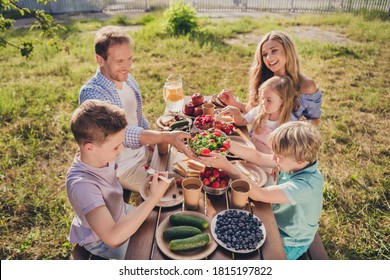 Photo Of Big Full Family Five People Lovers Parent Three Small Kids Gathering Sit Dinner Table Share Dishes Relax Summer Sunny Weekend Generation Comfy House Green Park Backyard Outdoors