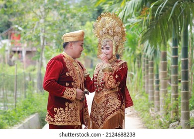 Photo Of A Bride And Groom Before A Wedding Reception Wearing Traditional Minangkabau Clothes In Payakumbuh Indonesia In December 2021