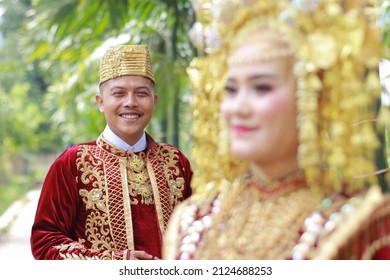 Photo Of A Bride And Groom Before A Wedding Reception Wearing Traditional Minangkabau Clothes In Payakumbuh Indonesia In December 2021