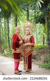 Photo Of A Bride And Groom Before A Wedding Reception Wearing Traditional Minangkabau Clothes In Payakumbuh Indonesia In December 2021