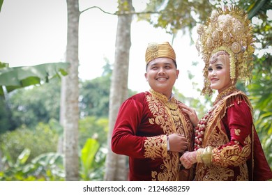 Photo Of A Bride And Groom Before A Wedding Reception Wearing Traditional Minangkabau Clothes In Payakumbuh Indonesia In December 2021