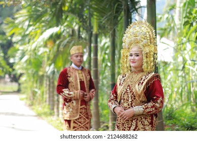 Photo Of A Bride And Groom Before A Wedding Reception Wearing Traditional Minangkabau Clothes In Payakumbuh Indonesia In December 2021