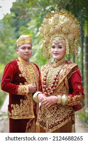 Photo Of A Bride And Groom Before A Wedding Reception Wearing Traditional Minangkabau Clothes In Payakumbuh Indonesia In December 2021