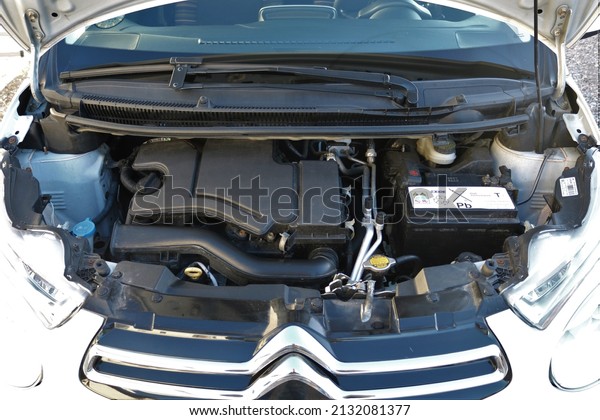 Photo of car engine\
motor.