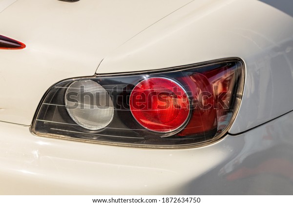 Photo of car tail light\
(tail lamp)