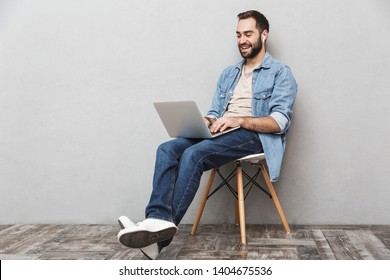 45,115 Man sitting on chair laptop Images, Stock Photos & Vectors ...
