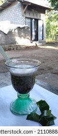 Photo Of Cendol Drink In Front Of The House
