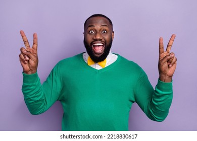 Photo Of Cheerful Handsome Young Man Showing V Sign Meet Friends Say Hello Isolated On Purple Color Background