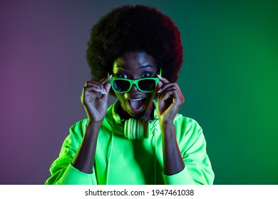 Photo crazy 90s style lady take off sunglass open mouth wear sweatshirt isolated gradient green neon background