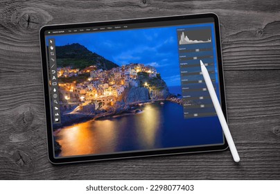 Photo editor user interface on digital tablet