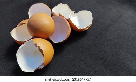 Photo the egg brown background very good 