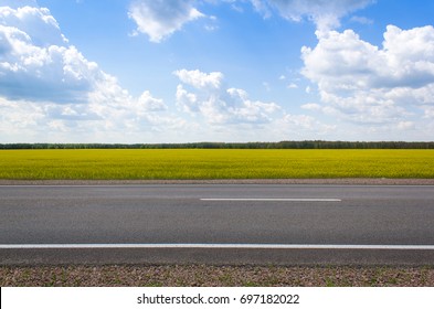Photo of an empty summer road. On the road there are no cars, the weather is cloudy