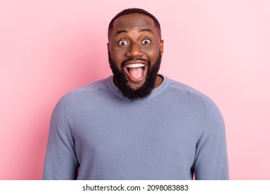 Photo Of Excited Funky Crazy Bearded Guy Open Mouth Wow Reaction Wear Grey Pullover Isolated Pink Color Background