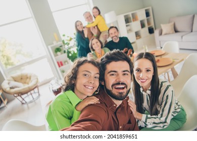 Photo Of Friendly Sweet Family Eating Holiday Turkey Smiling Sitting Table Hugging Recording Self Video Indoors House Room