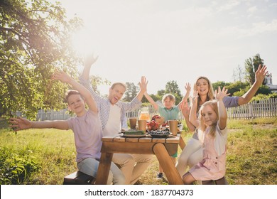 Photo Full Big Family Five People Lovers Couple Three Little Children Raise Hands Have Fun Relax Before Lunch Sit Dinner Table Sunny Summer Day House Green Park Fenced Backyard Outside