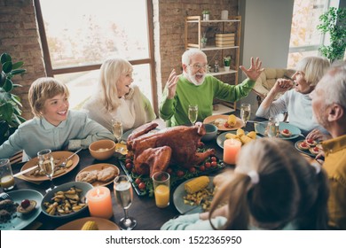 Photo Of Full Family Reunion Gathering Sit Feast Dishes Chicken Table Communicating Fall November Autumn Holiday Multi-generation In Evening Living Room Indoors