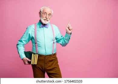 Photo of funny aged grandpa teacher hold books lecturer university college direct finger empty space black board wear specs shirt suspenders bow tie pants isolated pink pastel color background