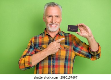 Photo Of Funny Old Beard Man Index Card Wear Plaid Shirt Isolated On Green Color Background