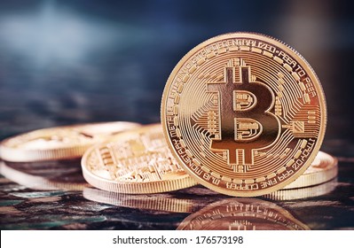 Photo Golden Bitcoins (new virtual money ) 