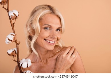 Photo of happy charming pensioner lady touch body wash with eco cotton planet cream isolated pastel color background Foto Stock