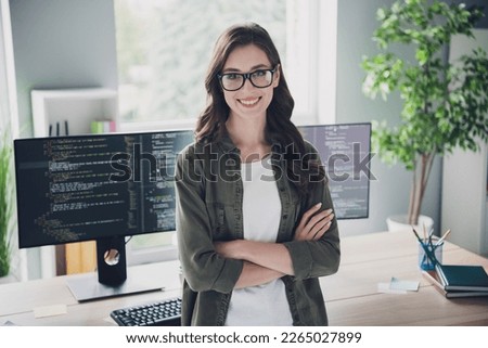 Photo of happy confident lady programmer wear arms folded fulfilling all tasks indoors workplace workstation