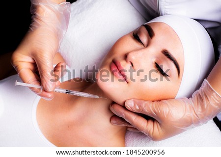 Photo of injection chin contouring in the clinic.