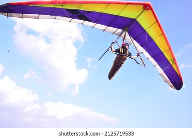 Photo Location In Batu City, Indonesia. Taken On February 18 2022. Brave Woman Flies With Hang Gliding

