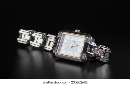 Photo Luxury Woman Watch On Black Background