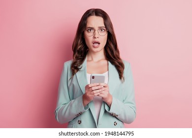 Photo Of Mad Offfended Lady Hold Phone Read Rude Comment Scandal Posing On Pink Background