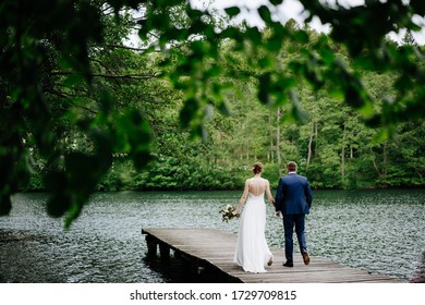 photo of a married couple at the lake