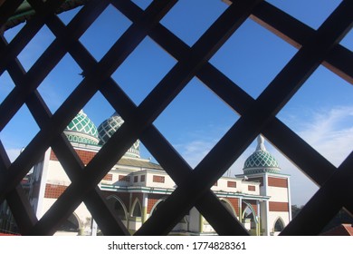 Photo Of The Mosque With Vintage Photo Style Amanatul Ummah Indonesia School Location