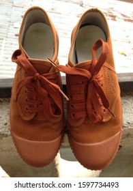nanyang red shoes