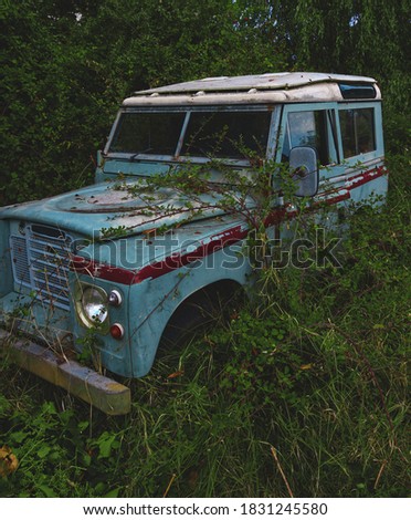 Photo of an old and abandoned car