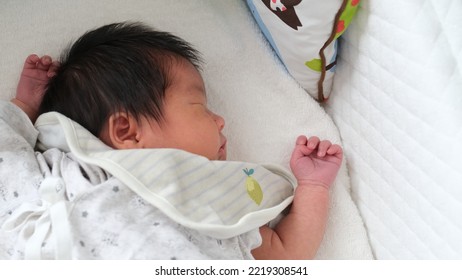 A Photo On The Left Showing A Newborn Baby Sleeping 1 Month After Birth And 0 Years Old