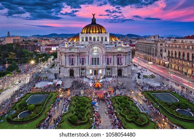 Photo of the Palacio of Bellas Artes at the sunset time