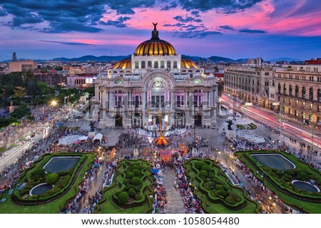 Photo of the Palacio of Bellas Artes at the sunset time