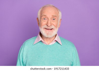 Photo portrait of amazed old man wearing turquoise pullover staring smiling isolated on pastel purple color background